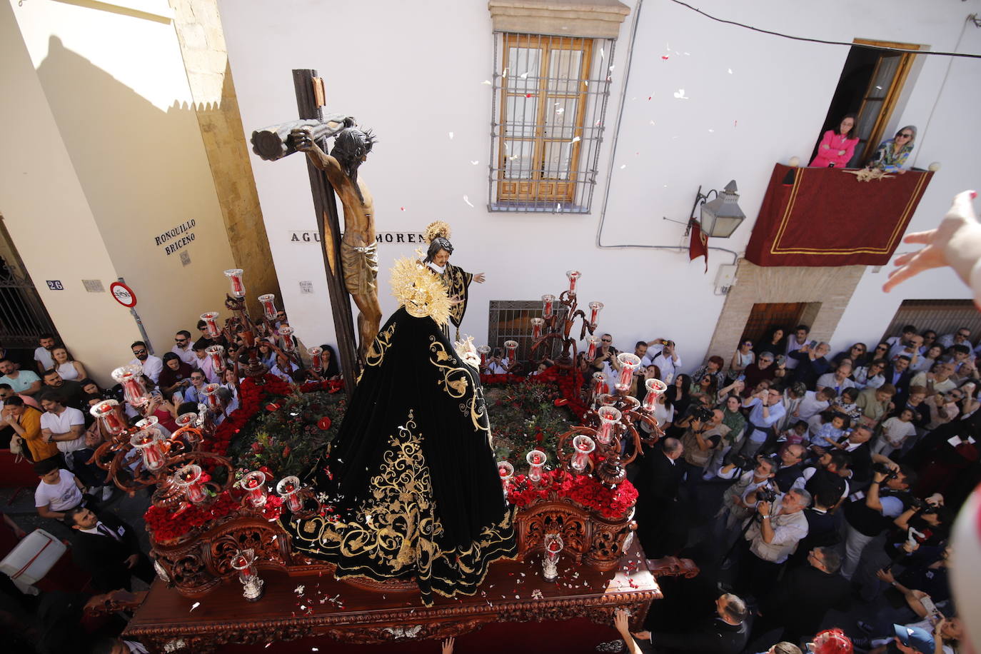 El multitudinario desfile de las Penas de Santiago de Córdoba el Domingo de Ramos, en imágenes