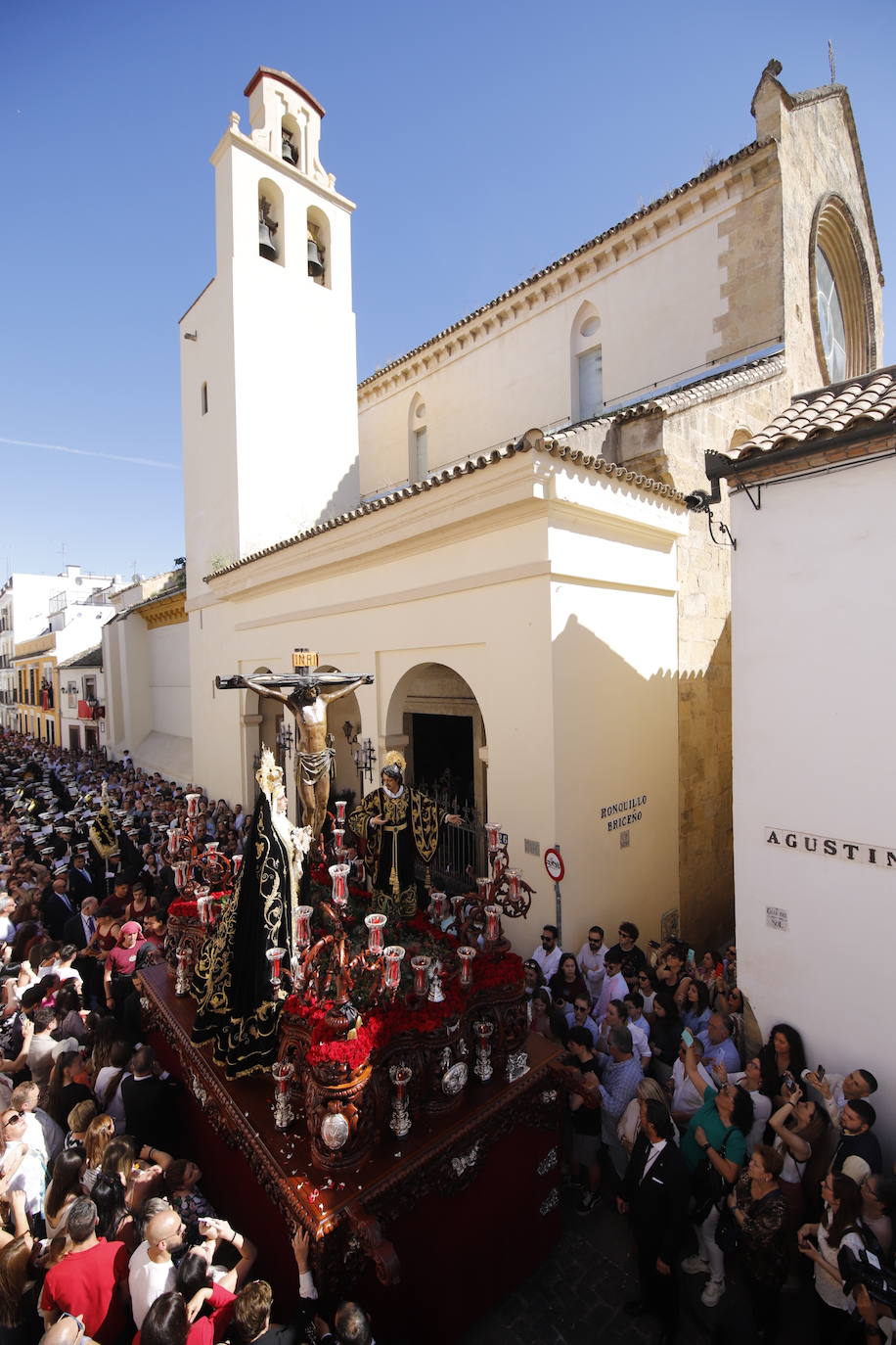 El multitudinario desfile de las Penas de Santiago de Córdoba el Domingo de Ramos, en imágenes