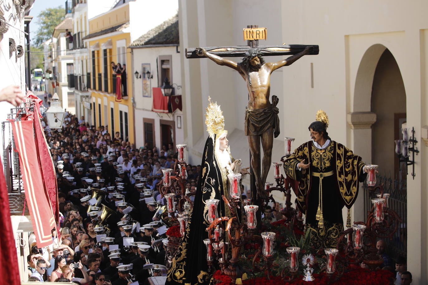 El multitudinario desfile de las Penas de Santiago de Córdoba el Domingo de Ramos, en imágenes