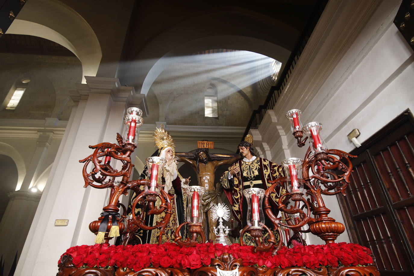 El multitudinario desfile de las Penas de Santiago de Córdoba el Domingo de Ramos, en imágenes