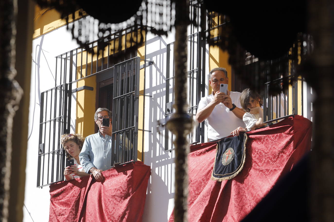 El multitudinario desfile de las Penas de Santiago de Córdoba el Domingo de Ramos, en imágenes