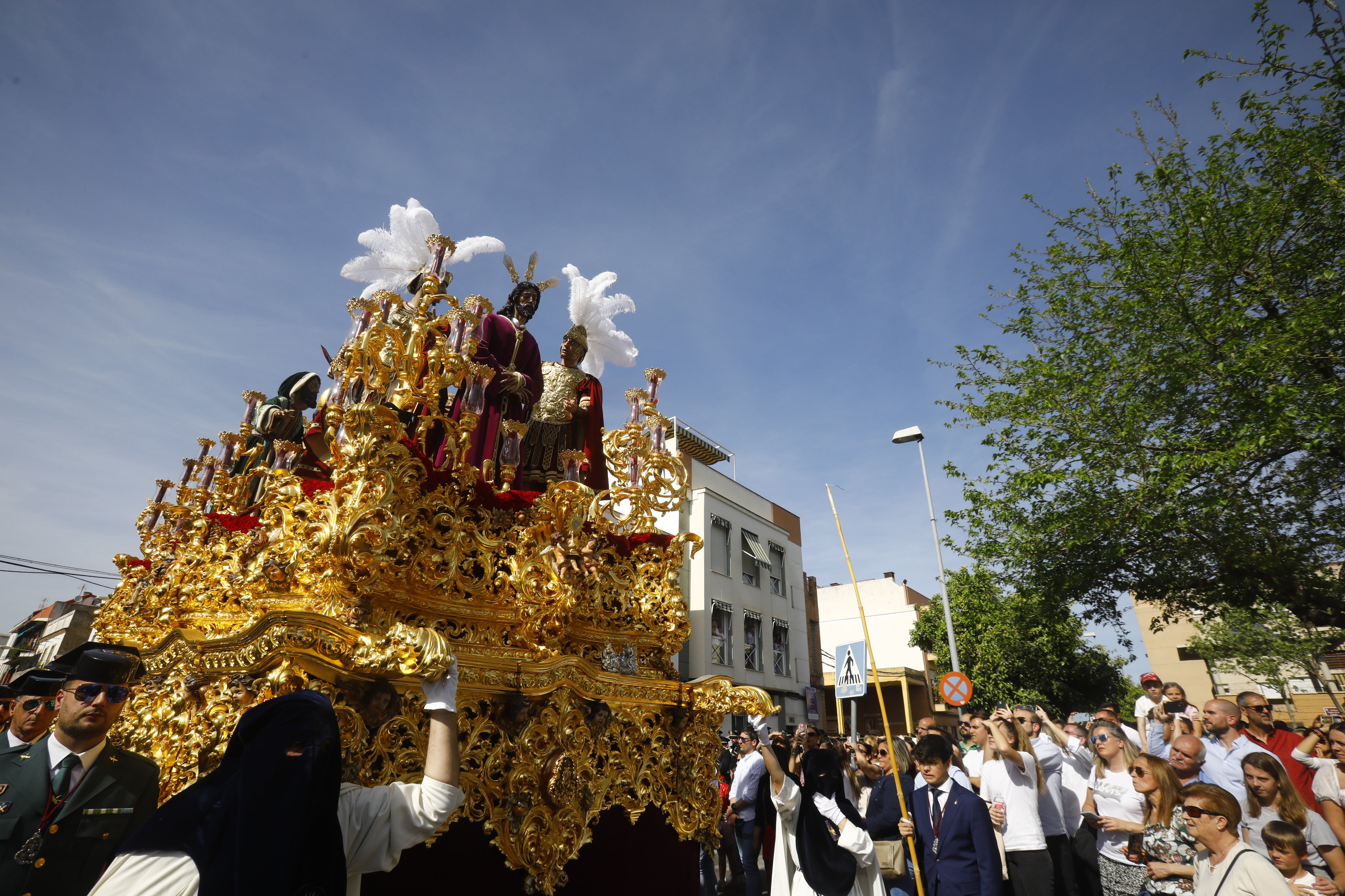 Fotos | Barrio y sentir popular de la Estrella en el Lunes Santo