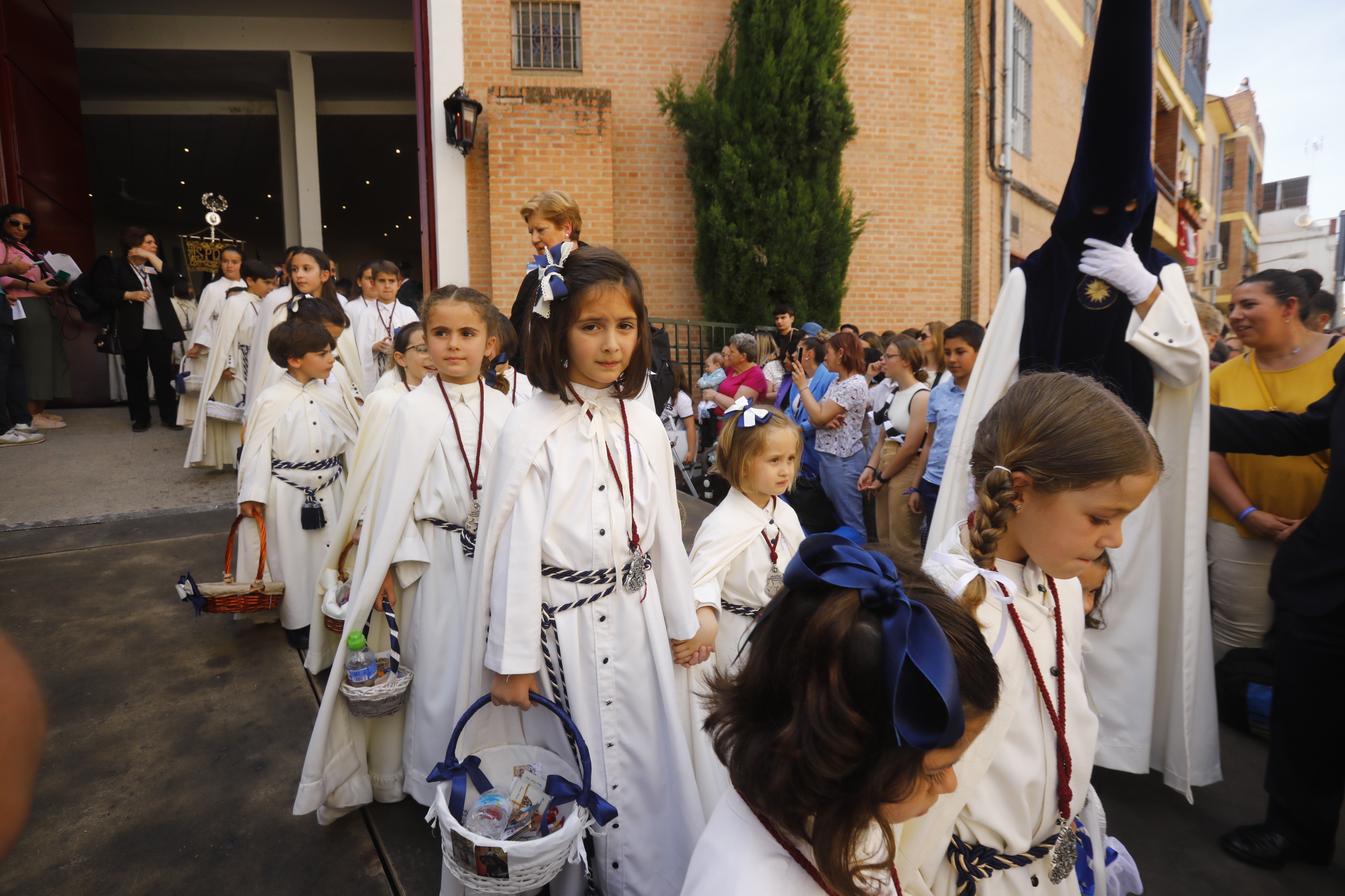 Fotos | Barrio y sentir popular de la Estrella en el Lunes Santo