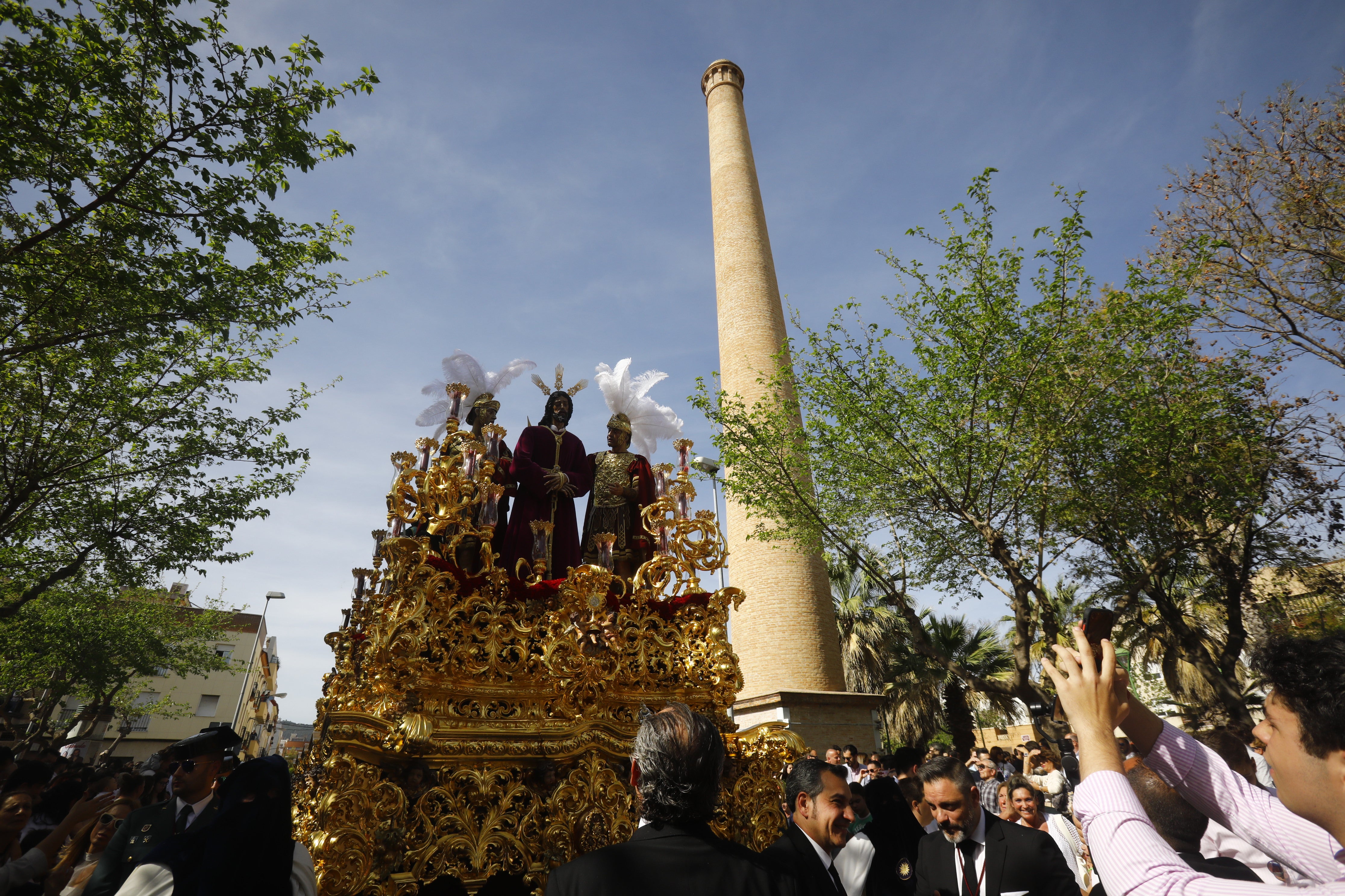 Fotos | Barrio y sentir popular de la Estrella en el Lunes Santo