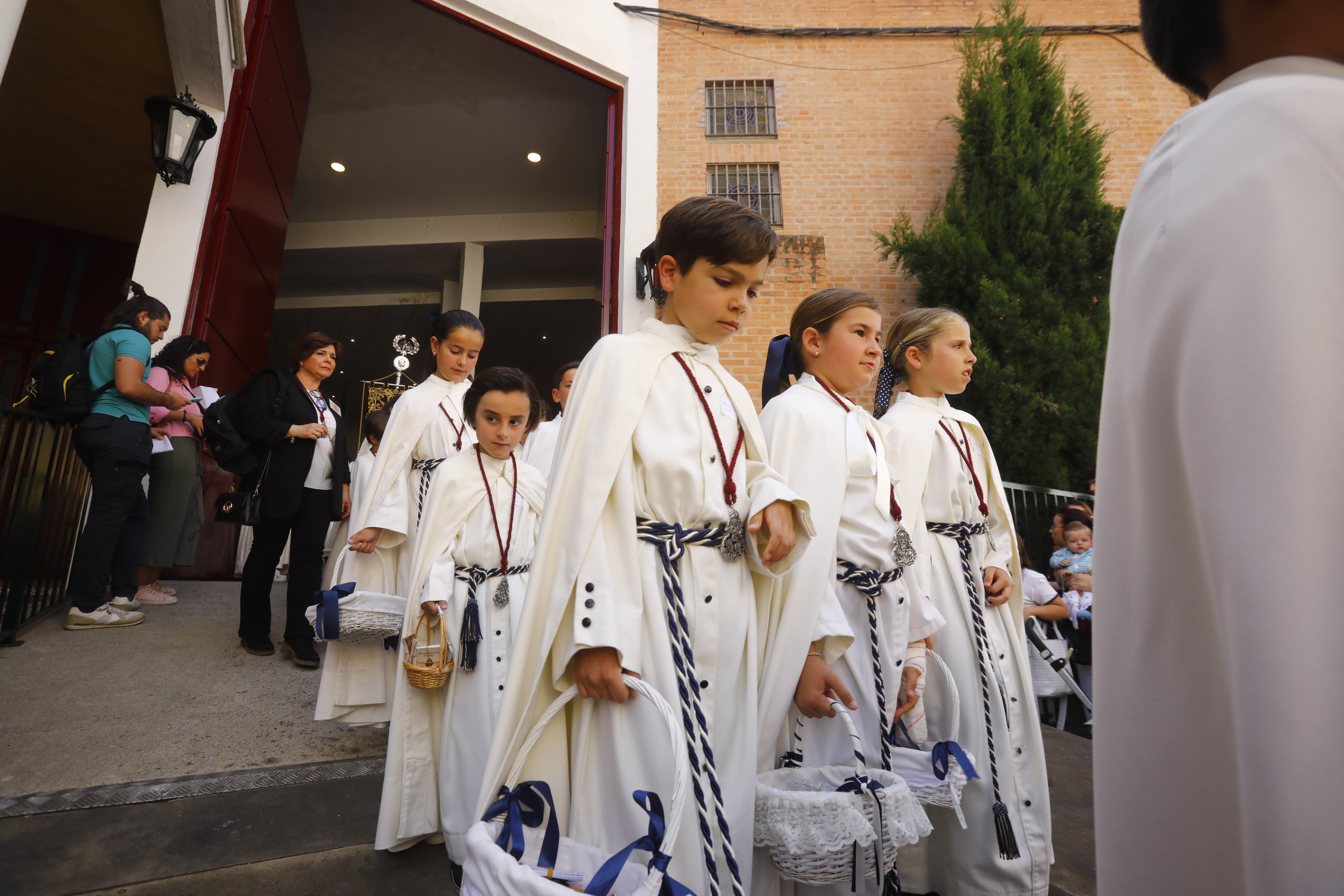 Fotos | Barrio y sentir popular de la Estrella en el Lunes Santo