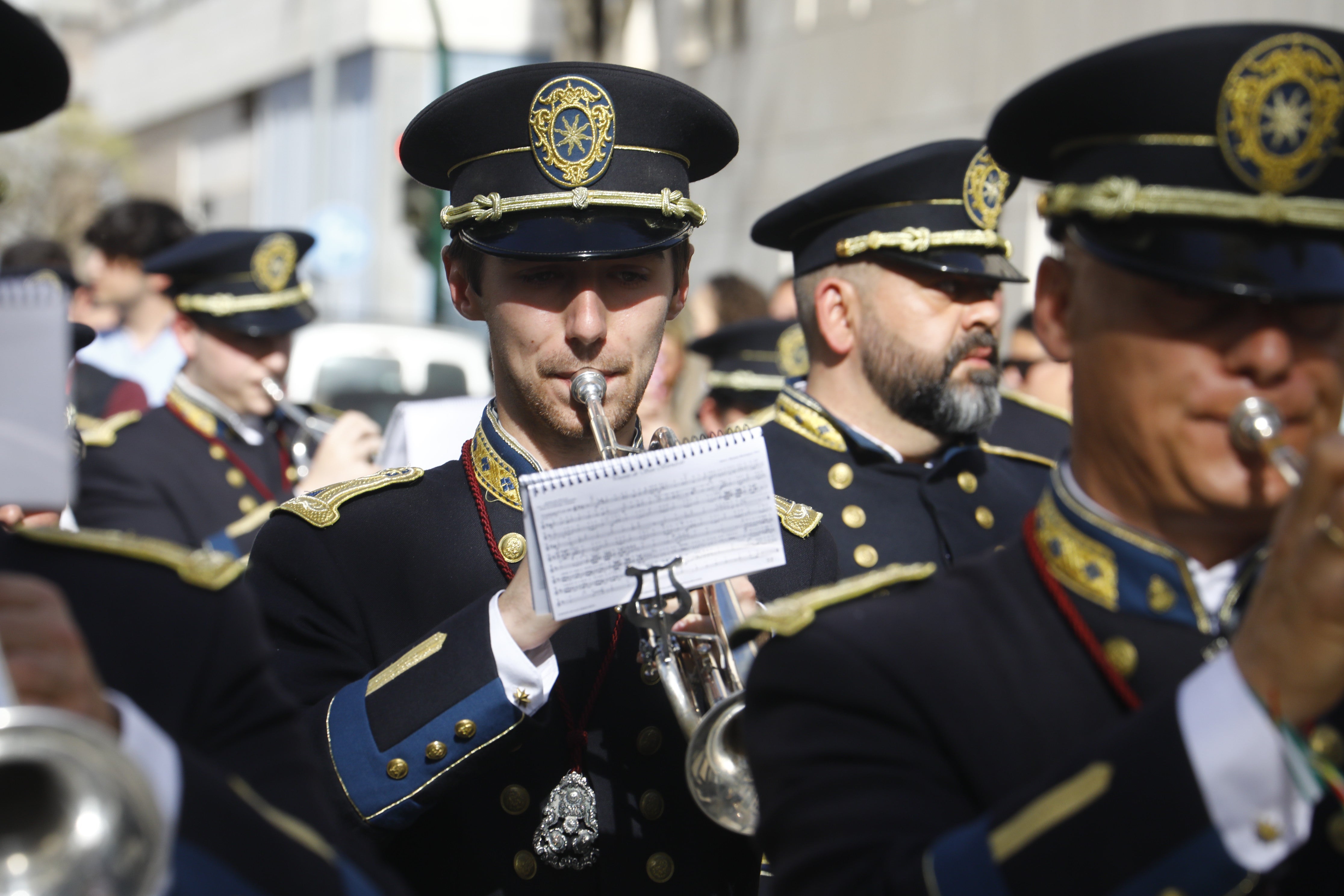 Fotos | Barrio y sentir popular de la Estrella en el Lunes Santo