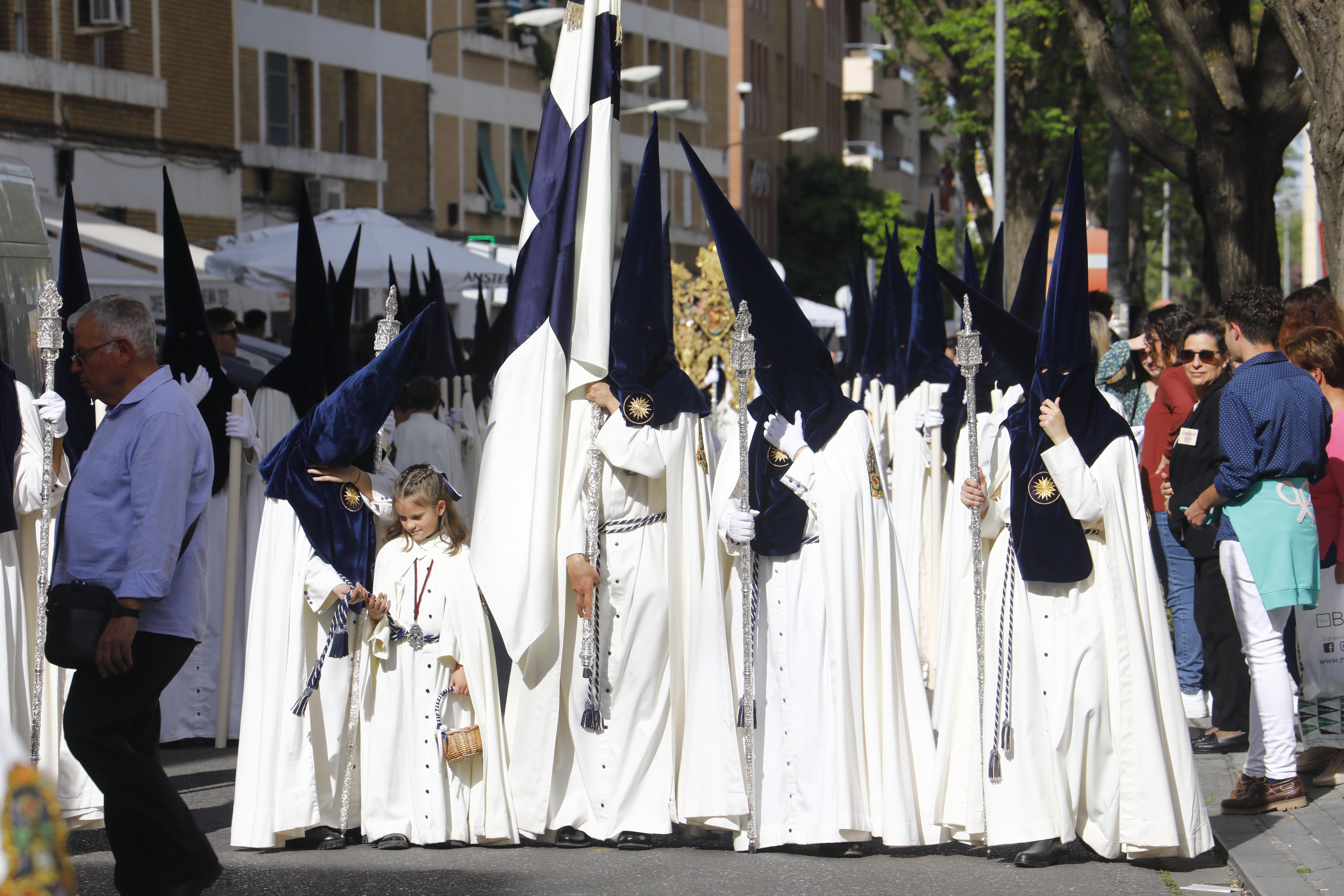 Fotos | Barrio y sentir popular de la Estrella en el Lunes Santo