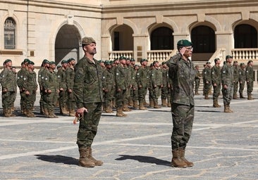 Dos centenares de militares ucranianos formados en la Academia de Infantería parten al frente