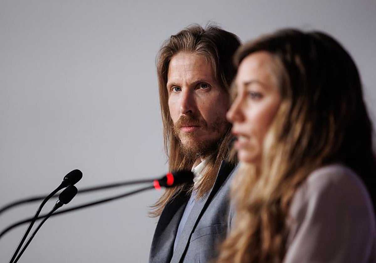 El portavoz de Podemos, Pablo Fernández, durante una rueda de prensa este lunes