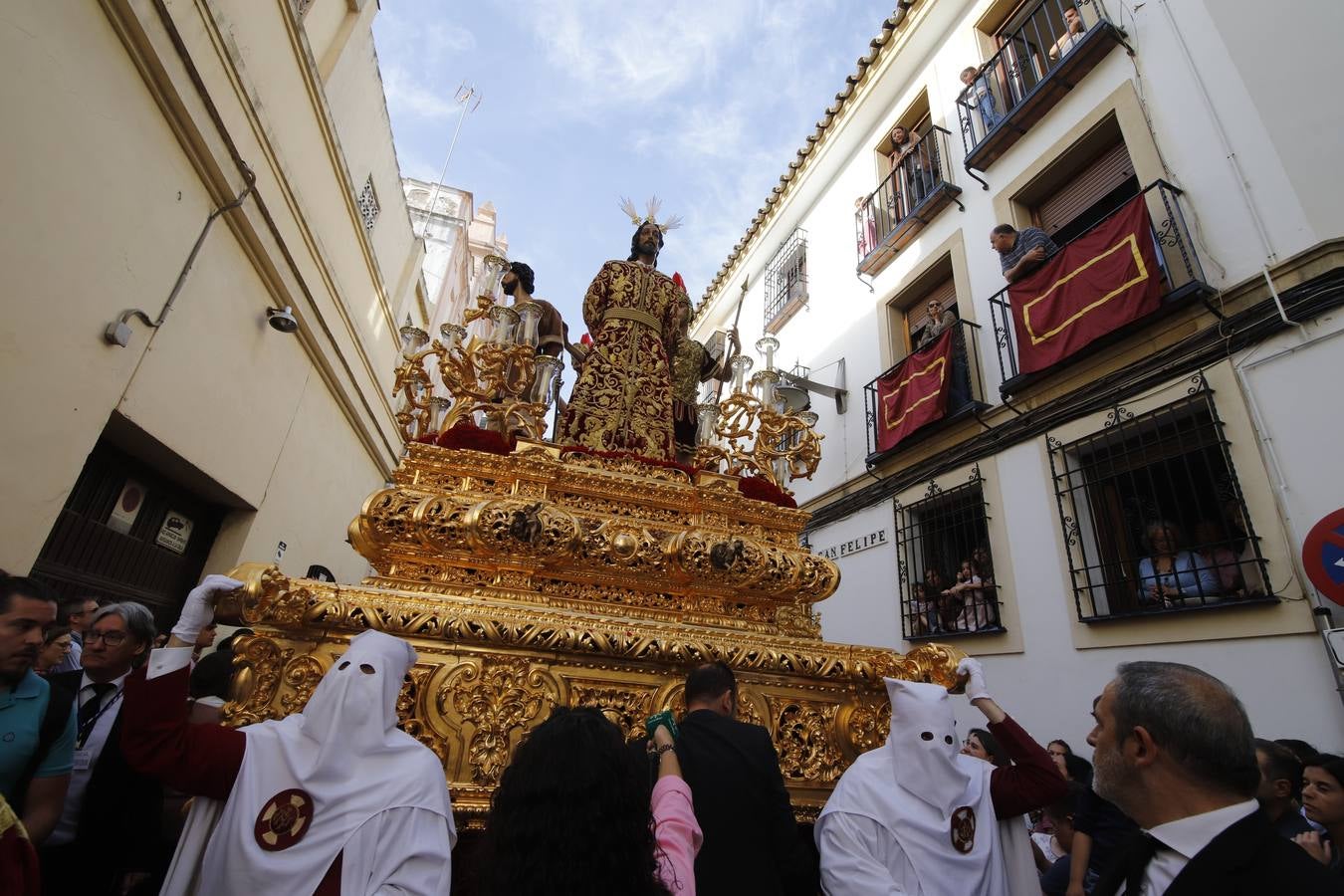 La elegante procesión de La Sentencia en el Lunes Santo de Córdoba, en imágenes