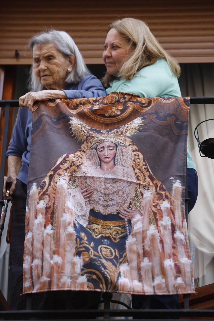 La elegante procesión de La Sentencia en el Lunes Santo de Córdoba, en imágenes