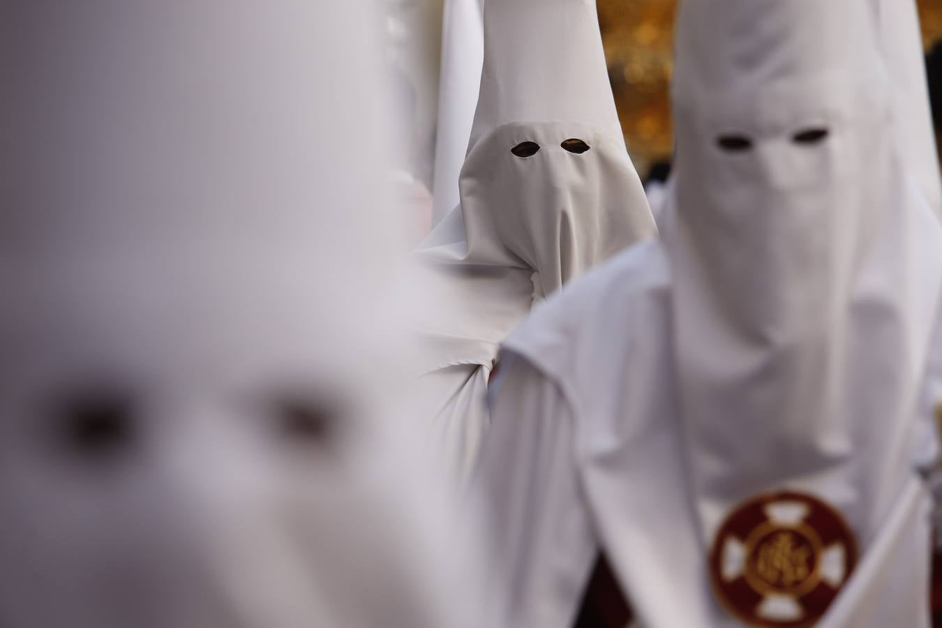 La elegante procesión de La Sentencia en el Lunes Santo de Córdoba, en imágenes