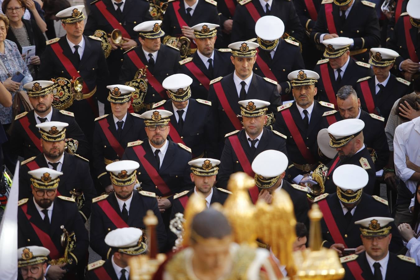La elegante procesión de La Sentencia en el Lunes Santo de Córdoba, en imágenes