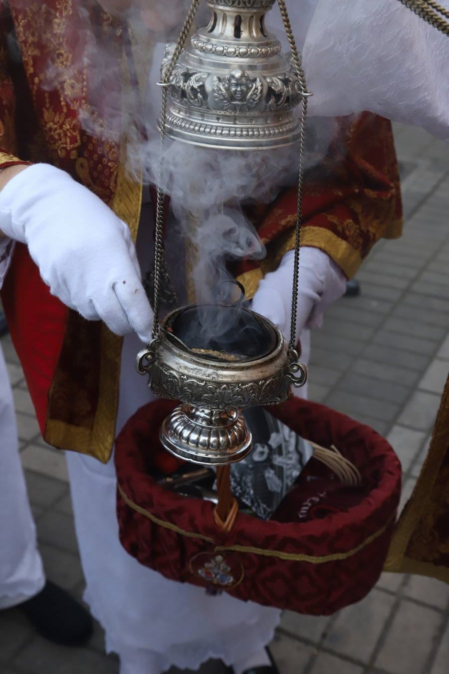Lunes Santo | La solemne procesión de la hermandad de la Vera Cruz, en imágenes