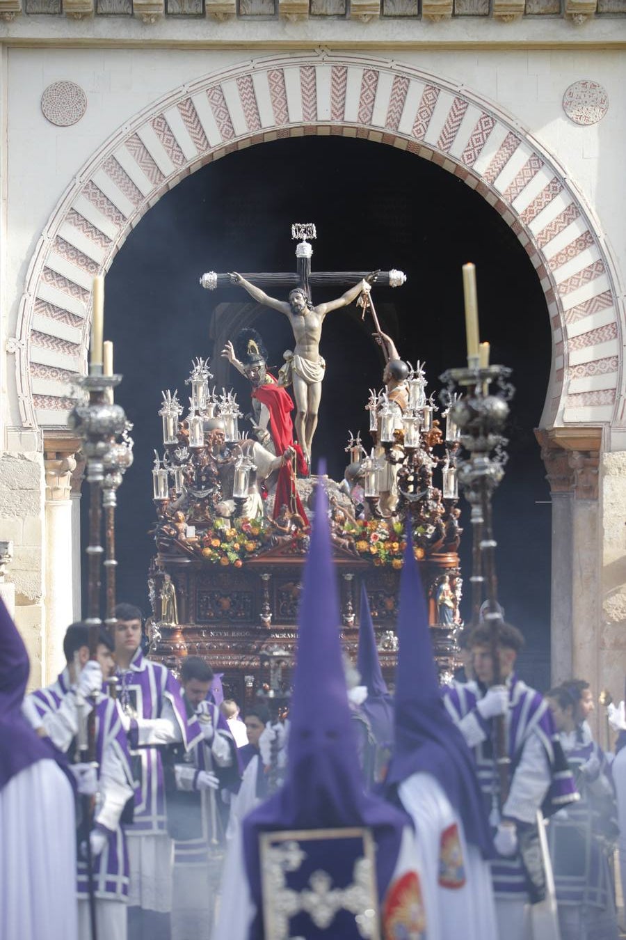 De Córdoba al Naranjo, la vibrante procesión de La Agonía, en imágenes