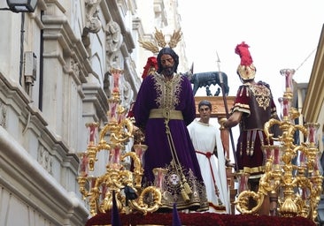 El clacisismo del Císter en la multitud de Capuchinos por el Martes Santo de Córdoba