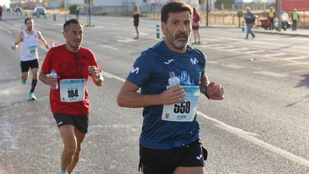 El expresidente León, ahora aficionado al atletismo, en una prueba en Córdoba