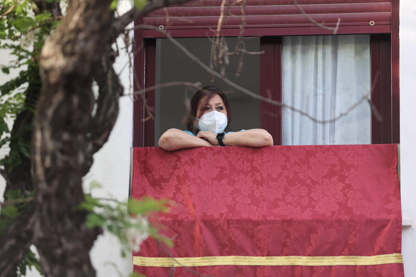 Imágenes | La pletórica Santa Faz camina con orgullo desde la Trinidad en el Martes Santo de Córdoba