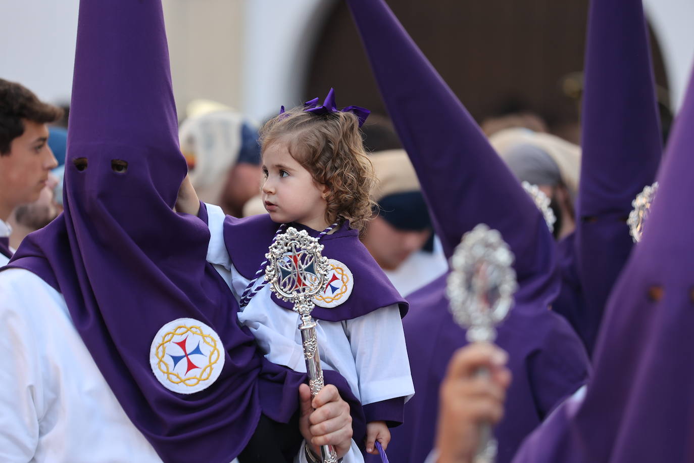 Imágenes | La pletórica Santa Faz camina con orgullo desde la Trinidad en el Martes Santo de Córdoba