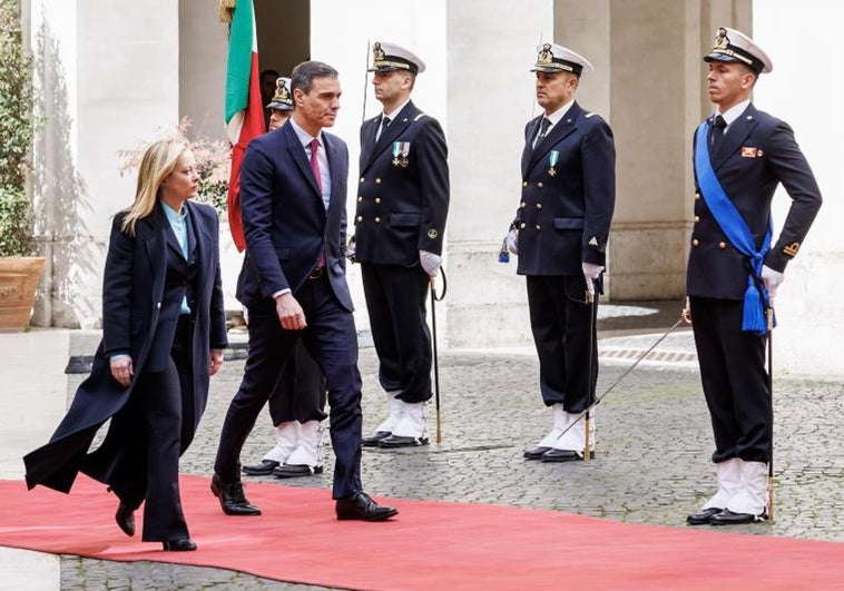 La cordialidad y la sintonía marcan la primera reunión oficial entre Meloni y Sánchez