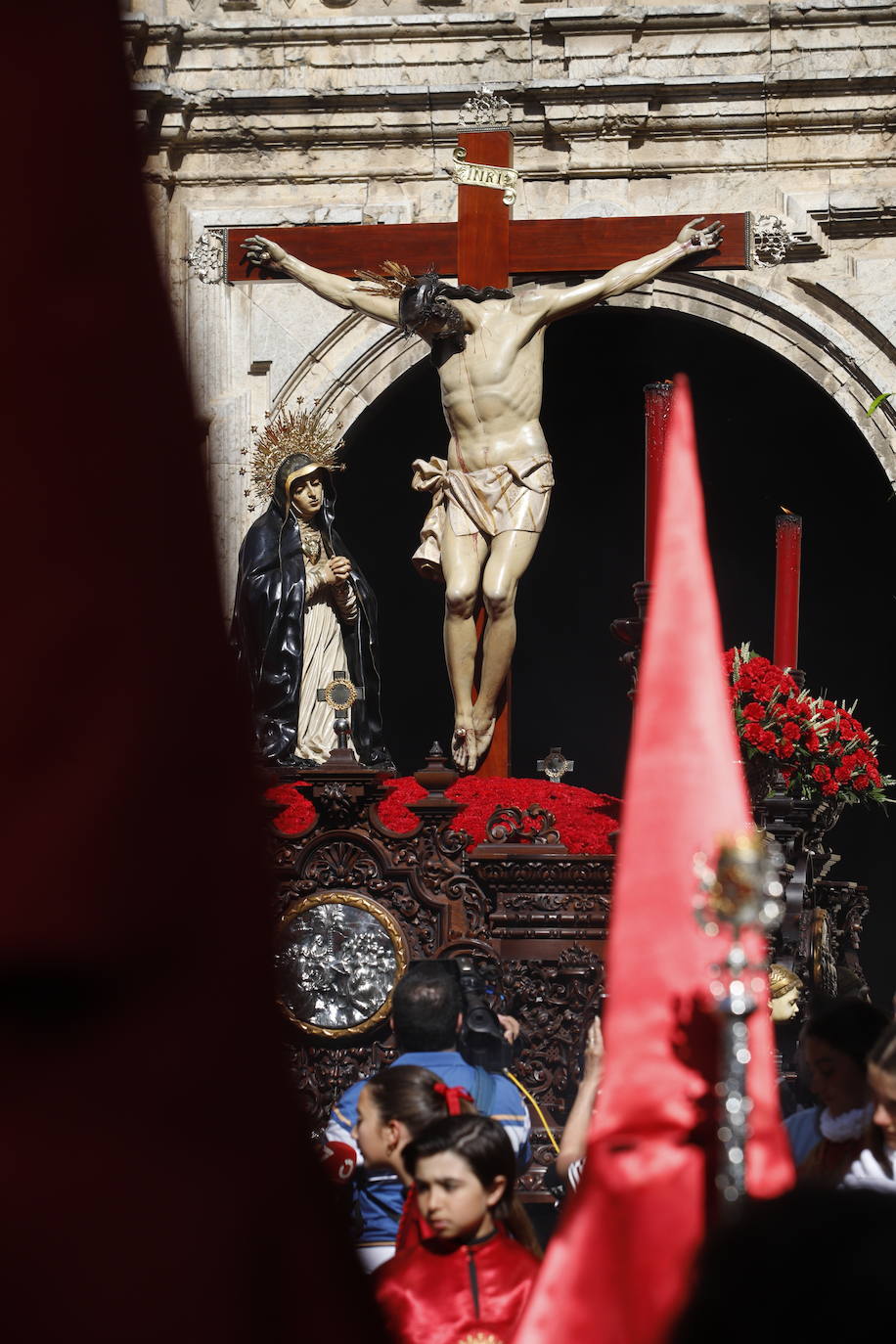 La identidad estética de la Caridad en su estación de penitencia, en imágenes