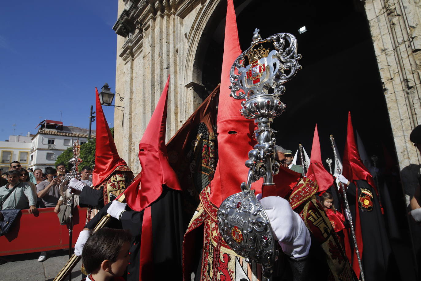 La identidad estética de la Caridad en su estación de penitencia, en imágenes