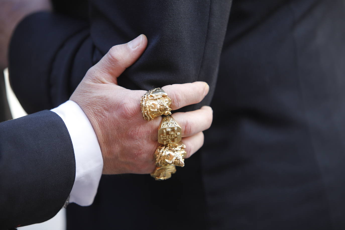 La identidad estética de la Caridad en su estación de penitencia, en imágenes