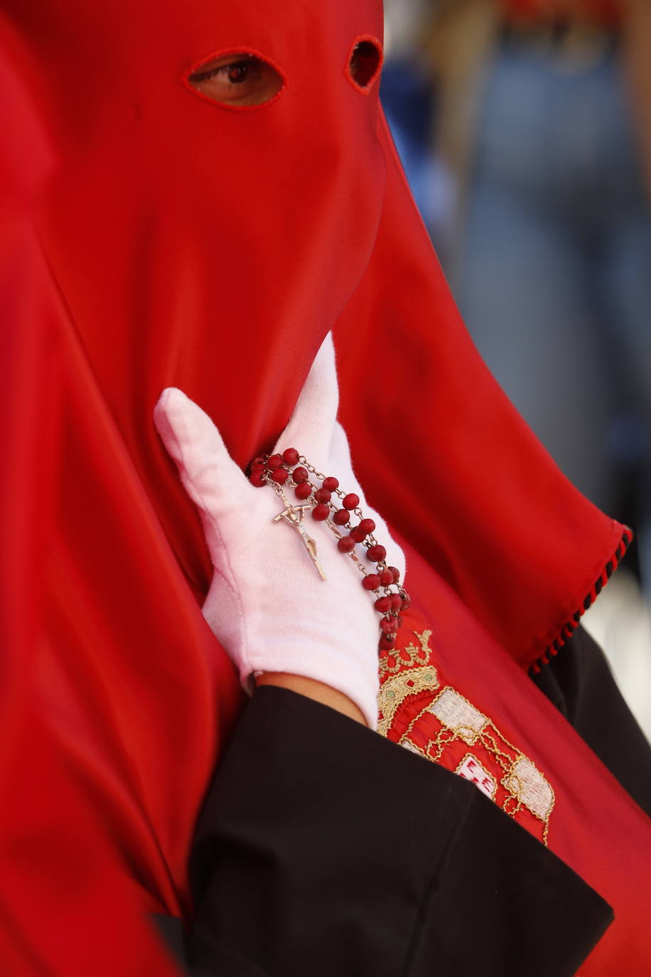 La identidad estética de la Caridad en su estación de penitencia, en imágenes