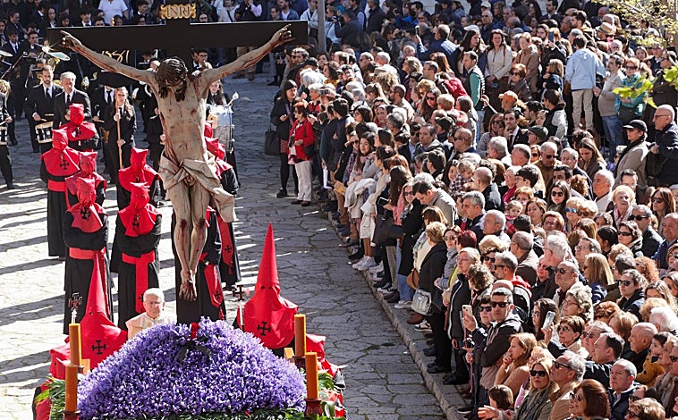 Imagen principal - Procesión del Santísimo Cristo de la Luz en Valladolid