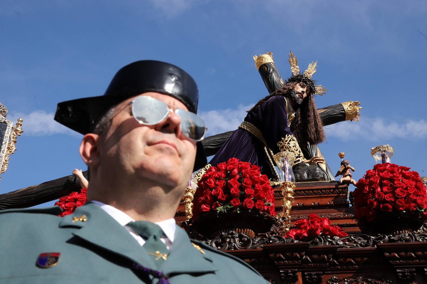 Las estampas del peso de los siglos en el Caído