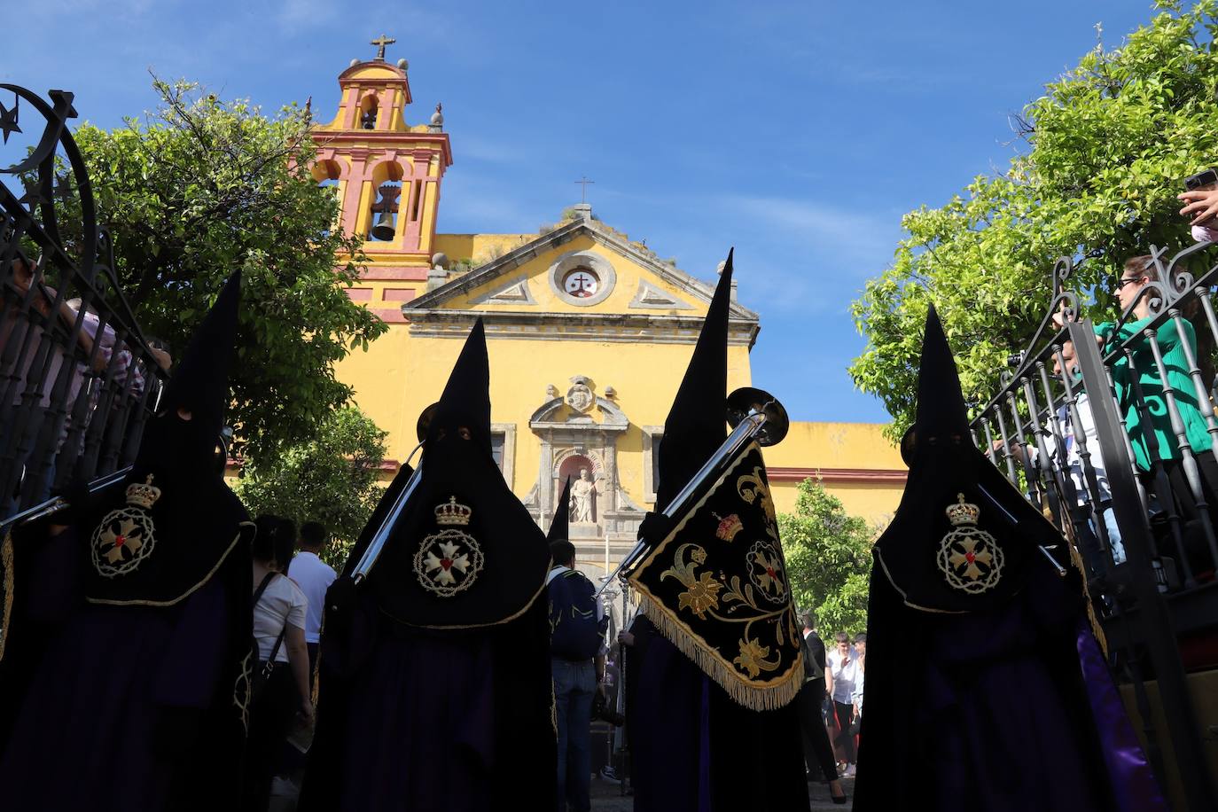 Las estampas del peso de los siglos en el Caído