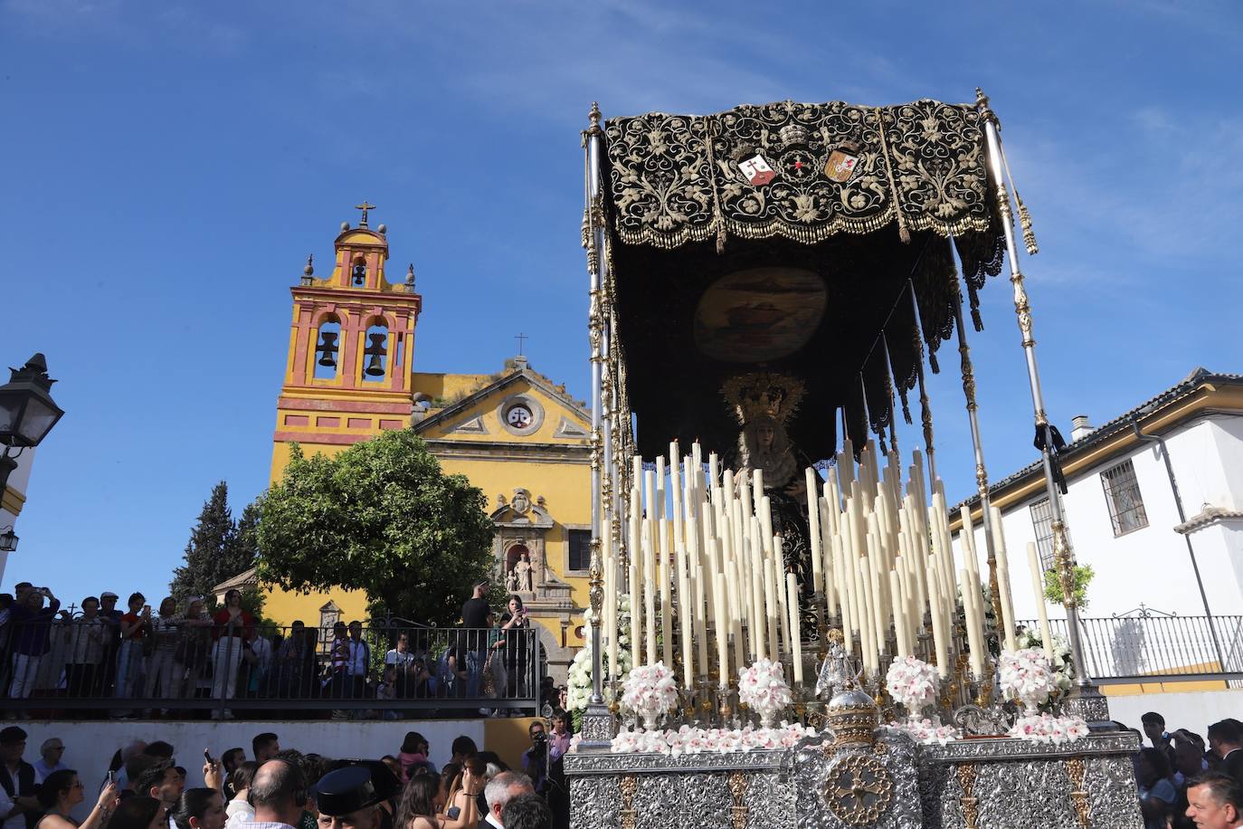 Las estampas del peso de los siglos en el Caído