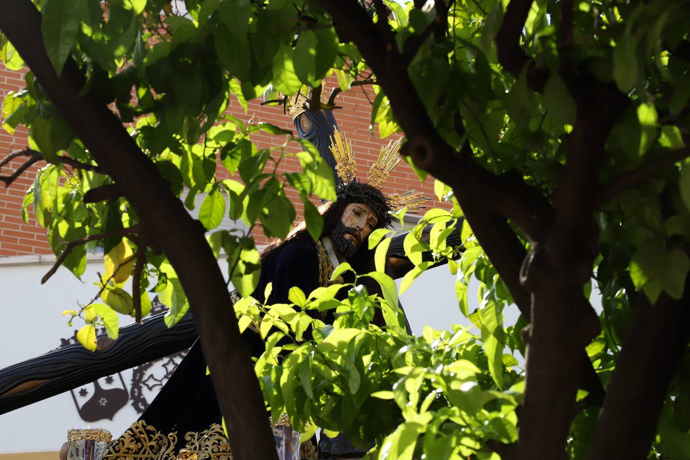 Las estampas del peso de los siglos en el Caído