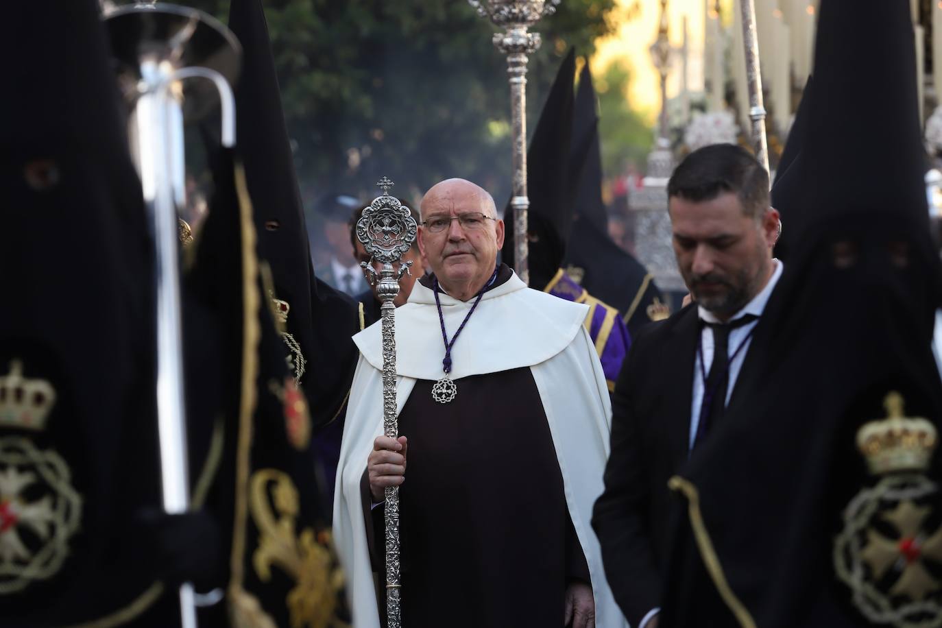 Las estampas del peso de los siglos en el Caído