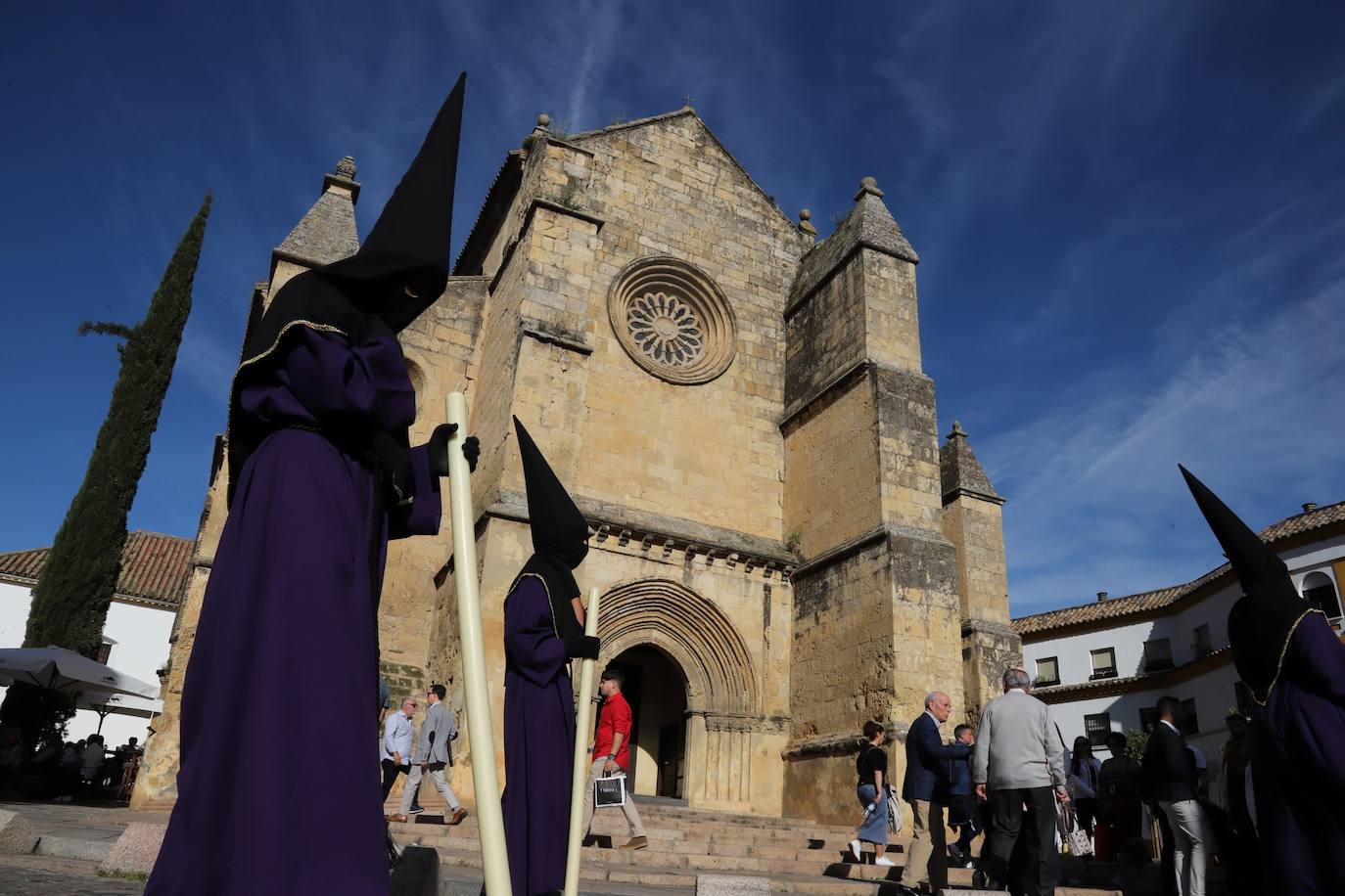 Las estampas del peso de los siglos en el Caído