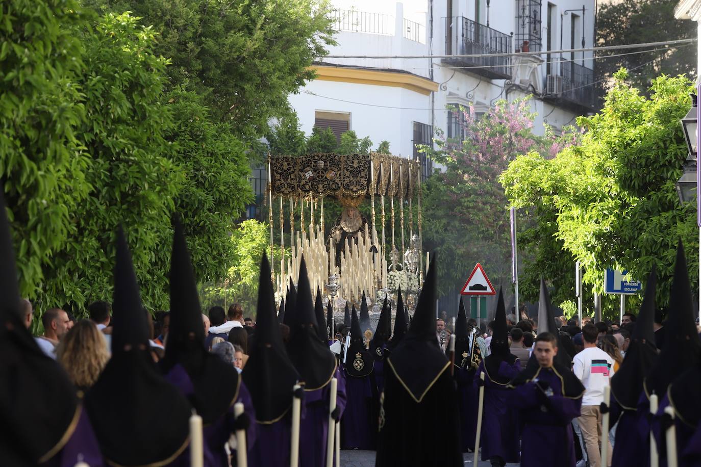 Las estampas del peso de los siglos en el Caído