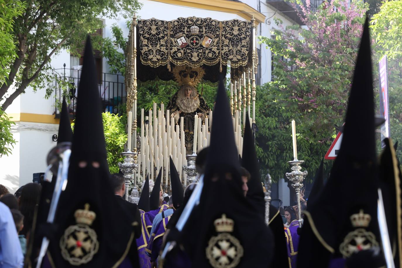 Las estampas del peso de los siglos en el Caído