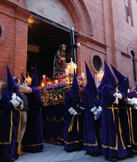 Imagen secundaria 2 - Arriba, encuentro con la Vera Cruz