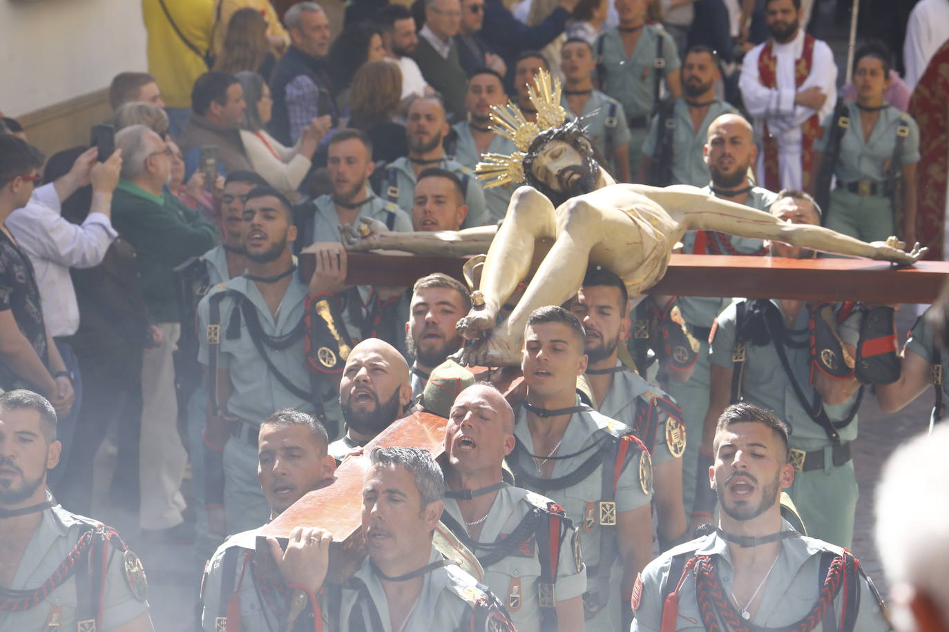 Semana Santa de Córdoba 2023 | El esperado vía crucis del Señor de la Caridad, en imágenes