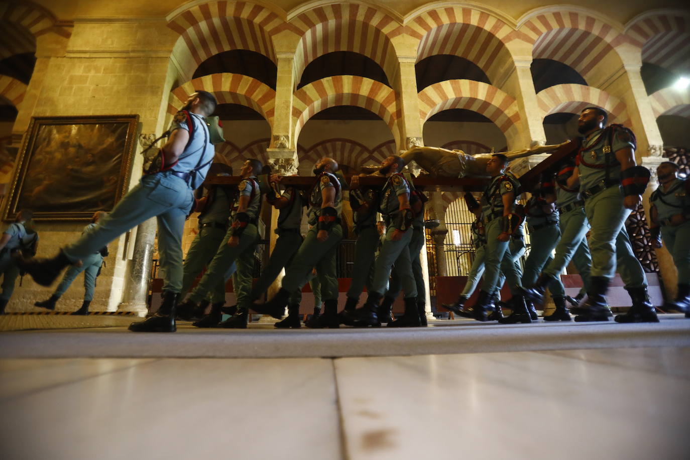 Semana Santa de Córdoba 2023 | El esperado vía crucis del Señor de la Caridad, en imágenes
