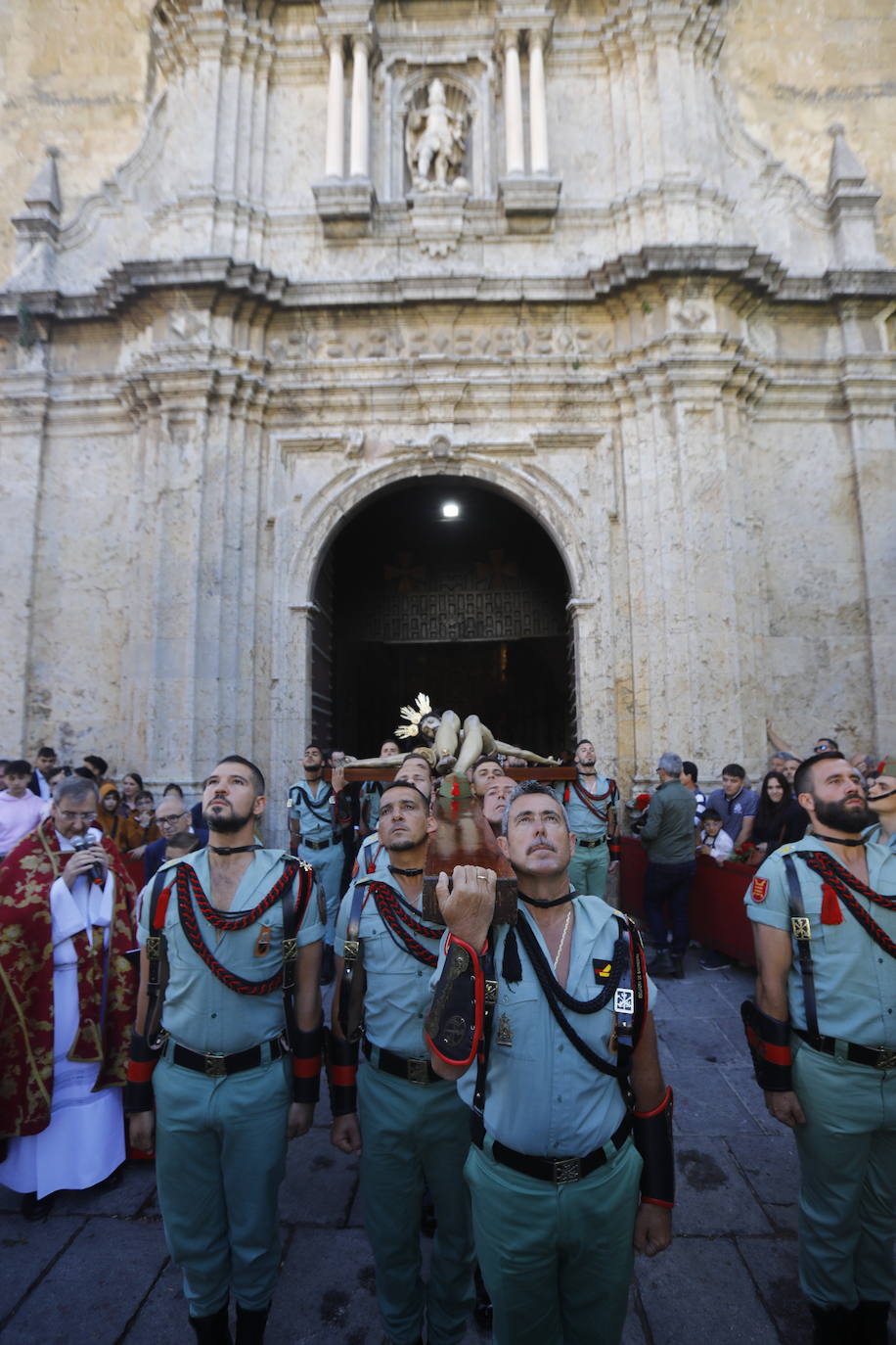 Semana Santa de Córdoba 2023 | El esperado vía crucis del Señor de la Caridad, en imágenes