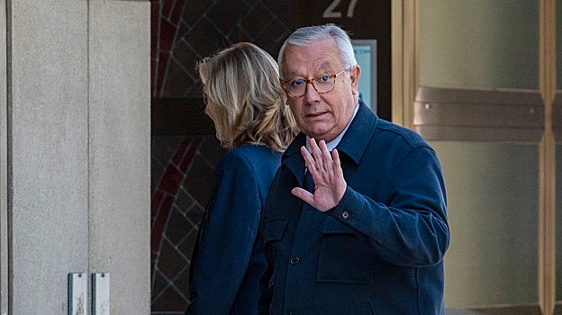 El senador Javier Arenas a su llegada a la capilla ardiente del exministro