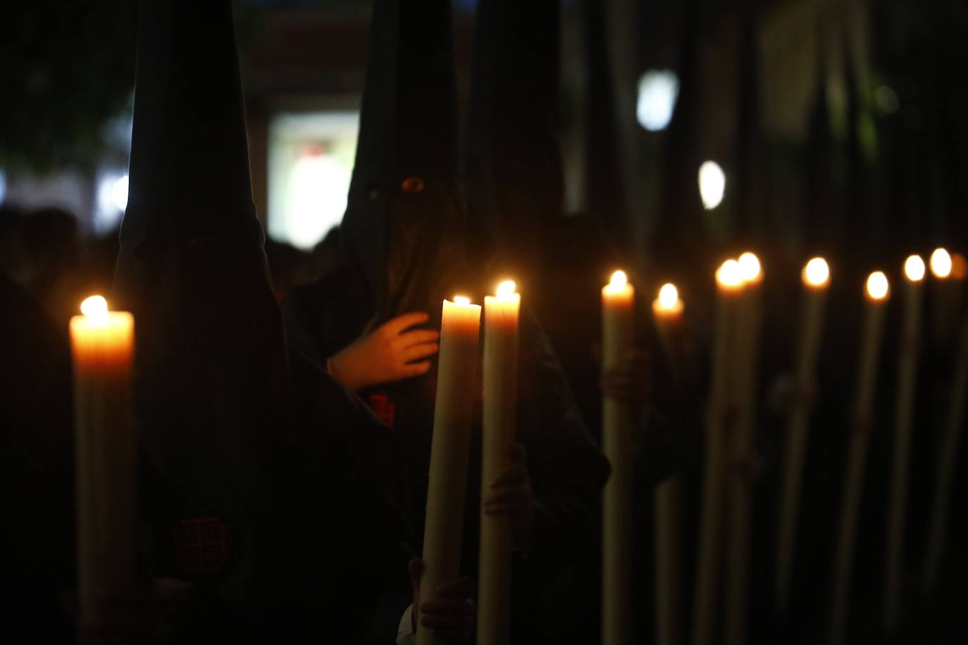 El deslumbrante procesionar del Santo Sepulcro, en imágenes