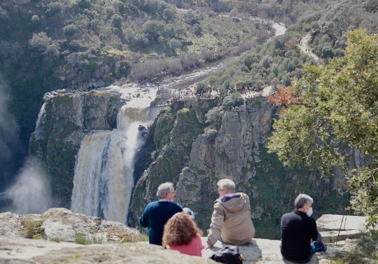 Así es la cascada natural que se abre paso en los Arribes