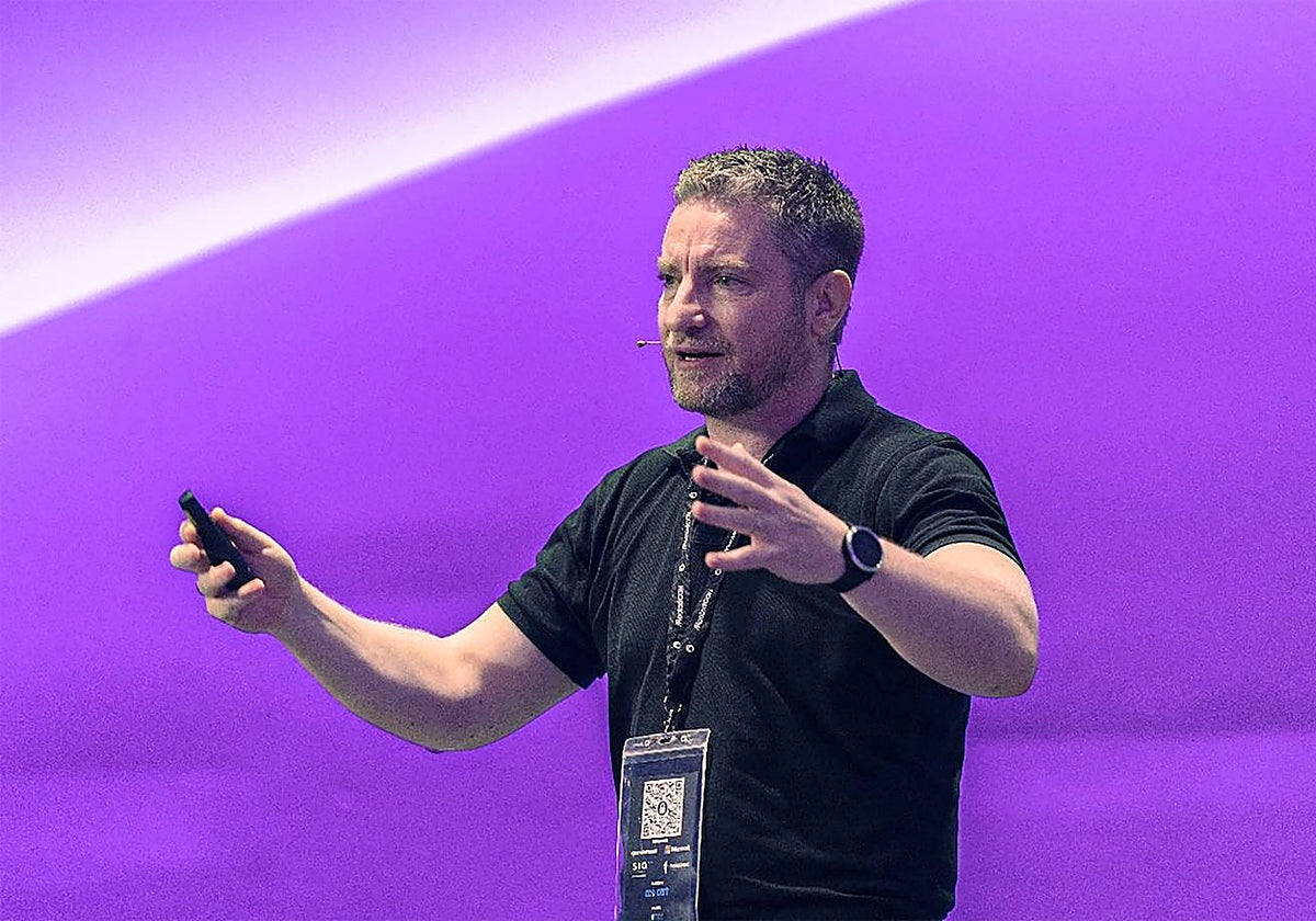 Miguel Ángel de Castro en una conferencia