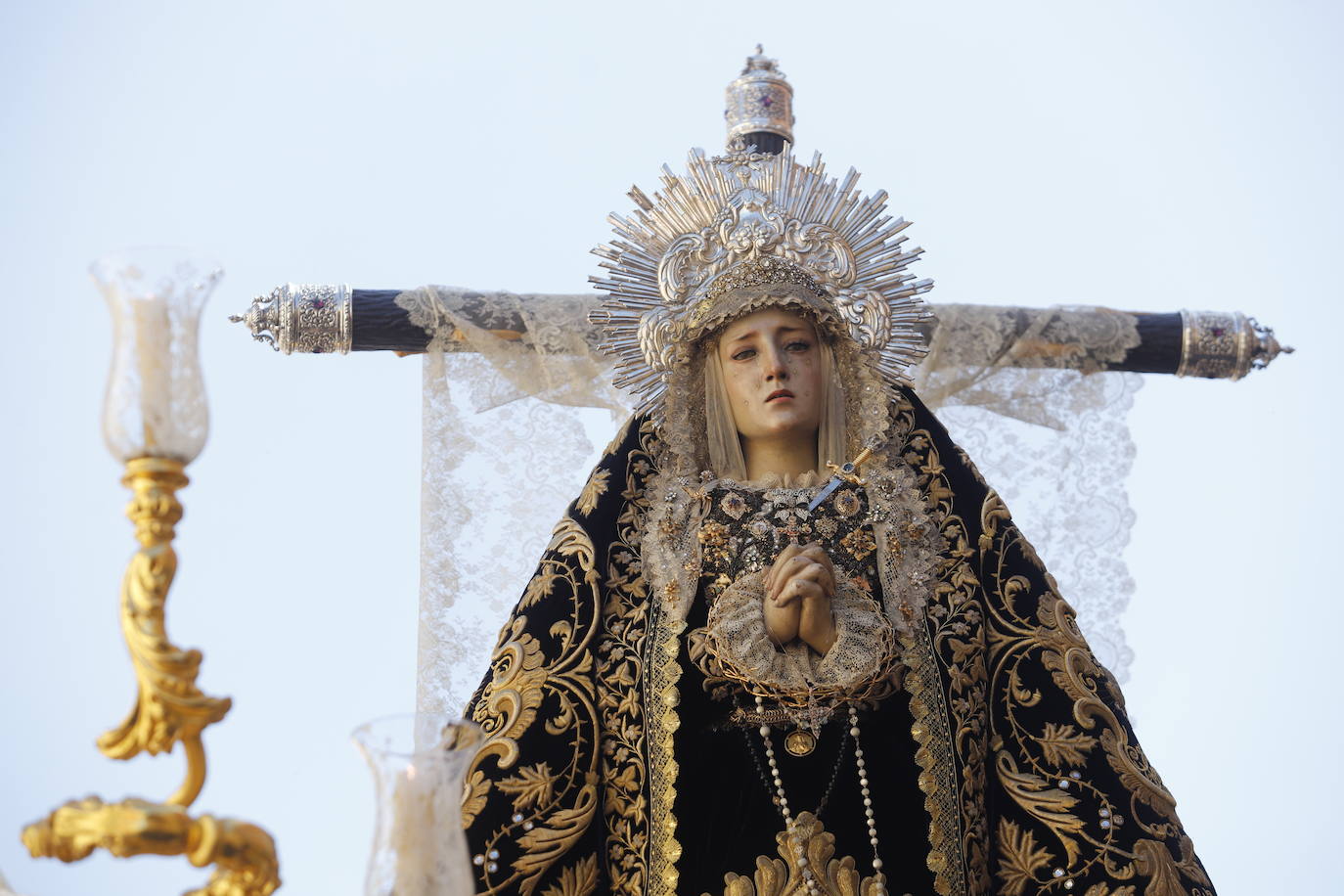 La emocionante procesión de la Virgen de la Soledad de Cabra, en imágenes