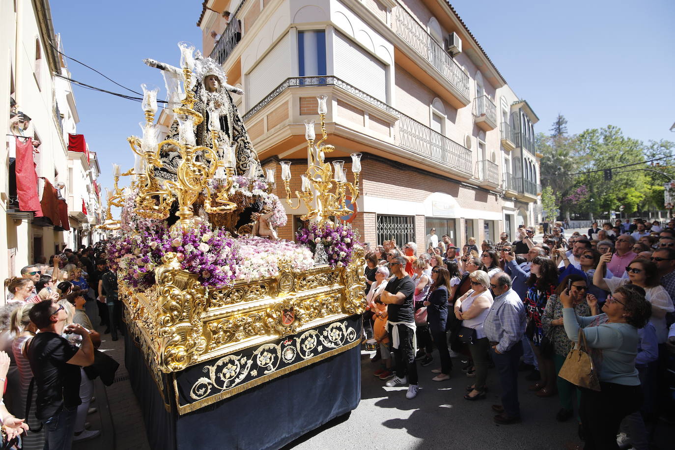 La emocionante procesión de la Virgen de la Soledad de Cabra, en imágenes