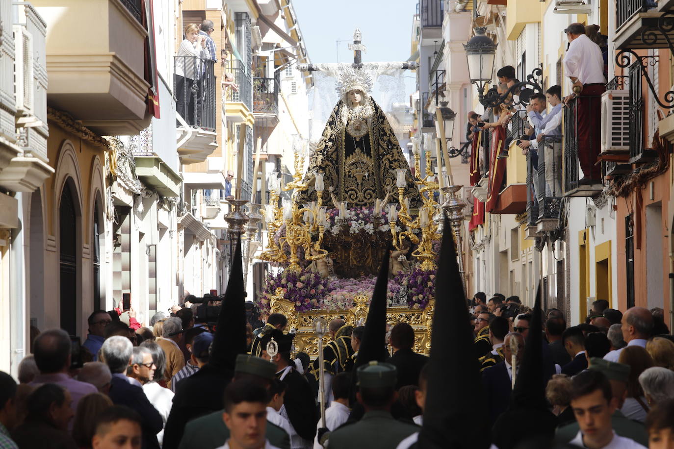 La emocionante procesión de la Virgen de la Soledad de Cabra, en imágenes