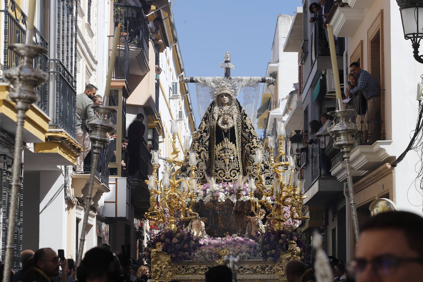La emocionante procesión de la Virgen de la Soledad de Cabra, en imágenes