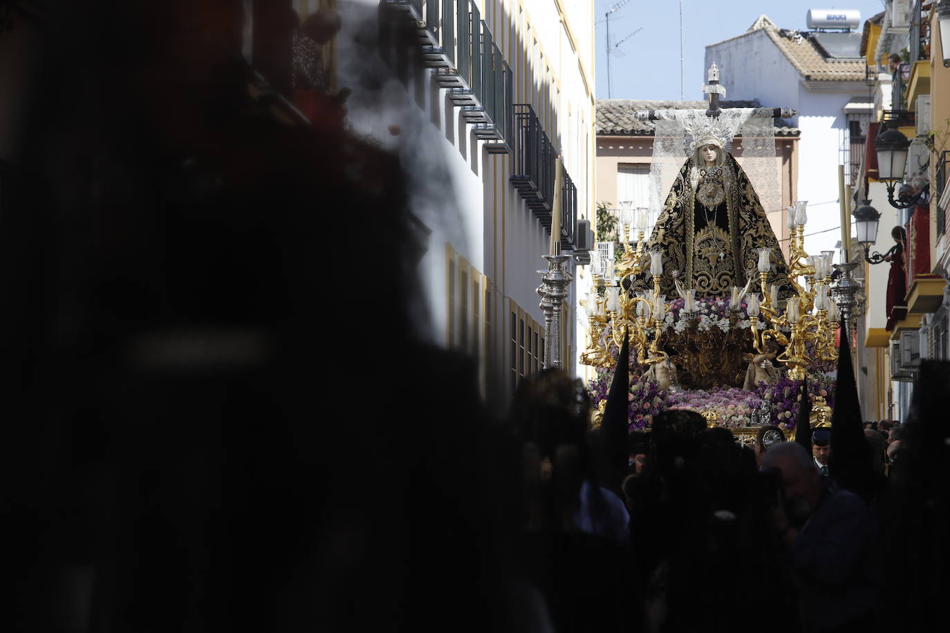 La emocionante procesión de la Virgen de la Soledad de Cabra, en imágenes